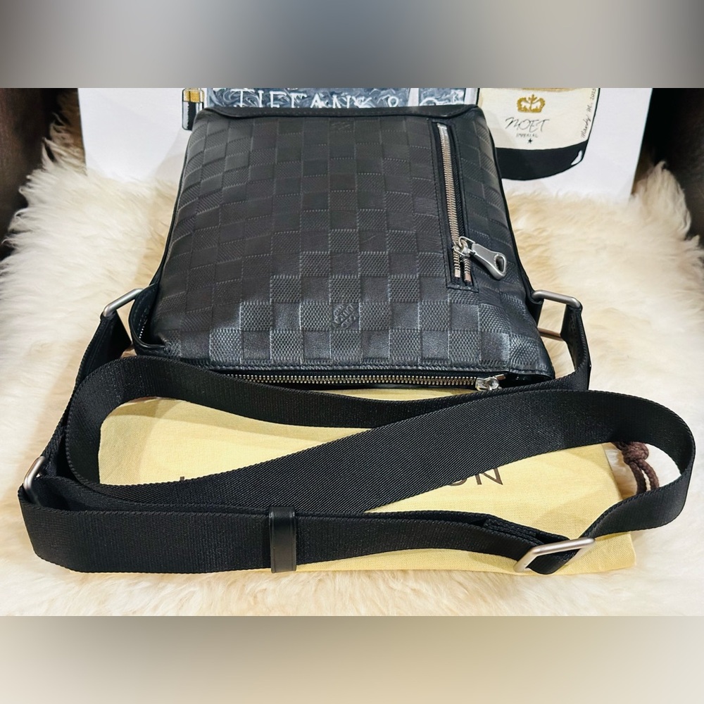 ❌ ❌ SOLD ❌❌LOUIS VUITTON DAMIER INFINI BRAZZA MESSENGER BAG UNISEX w/ DUST BAG - Picture 14 of 17